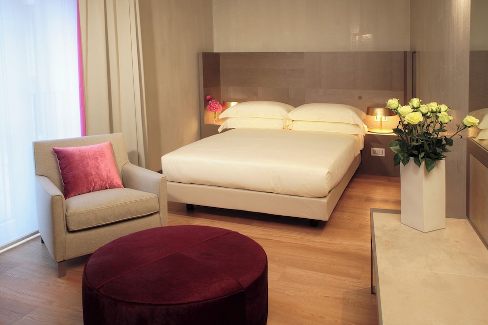 Rosa Grand Milano - Starhotels Collezione — Hotel rooms in Milan, Lombardy