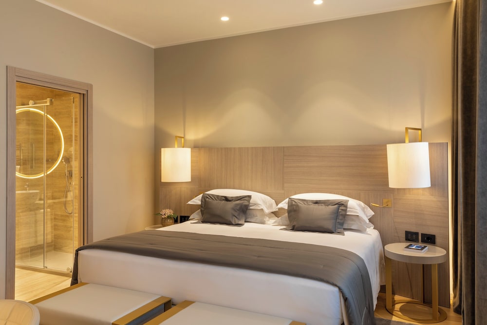 Rosa Grand Milano - Starhotels Collezione — Hotel rooms in Milan, Lombardy