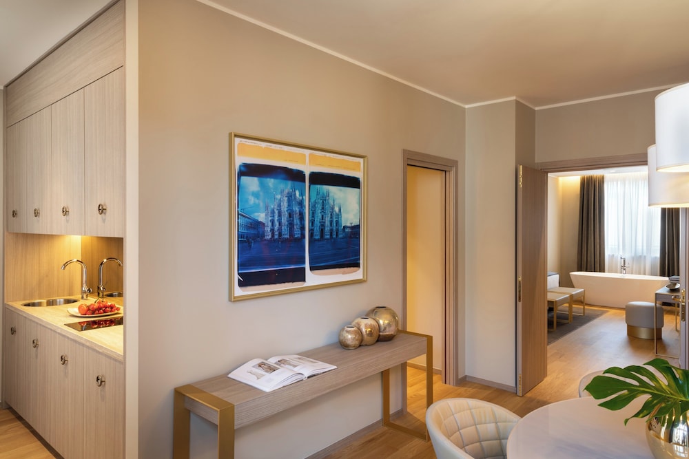 Rosa Grand Milano - Starhotels Collezione — Hotel rooms in Milan, Lombardy