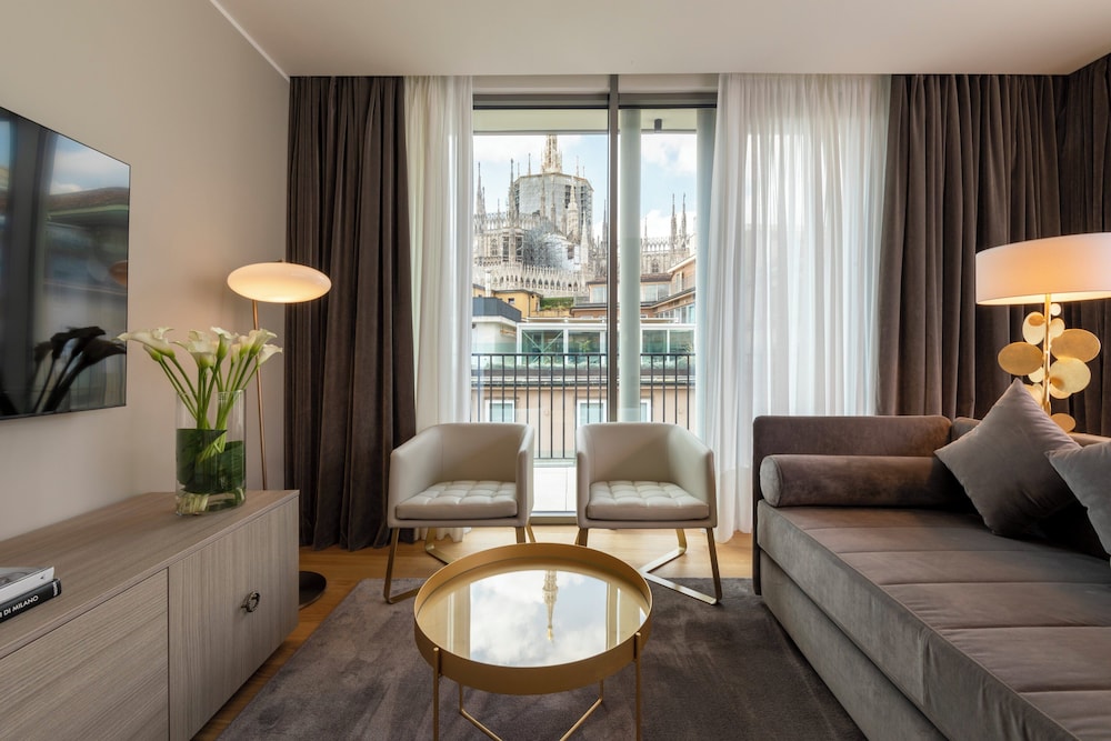 Rosa Grand Milano - Starhotels Collezione — Hotel rooms in Milan, Lombardy