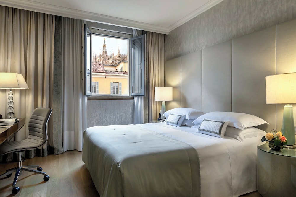Rosa Grand Milano - Starhotels Collezione — Hotel rooms in Milan, Lombardy