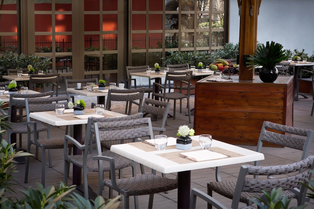 Starhotels Tourist — Restaurant & bars in Milan, Lombardy