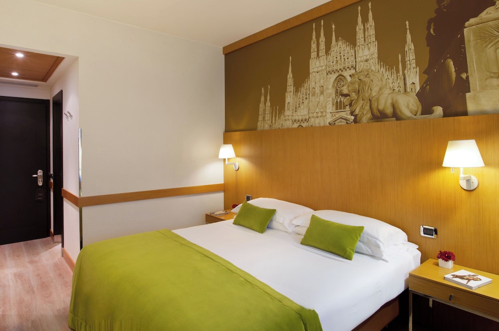 Starhotels Tourist — Hotel rooms in Milan, Lombardy