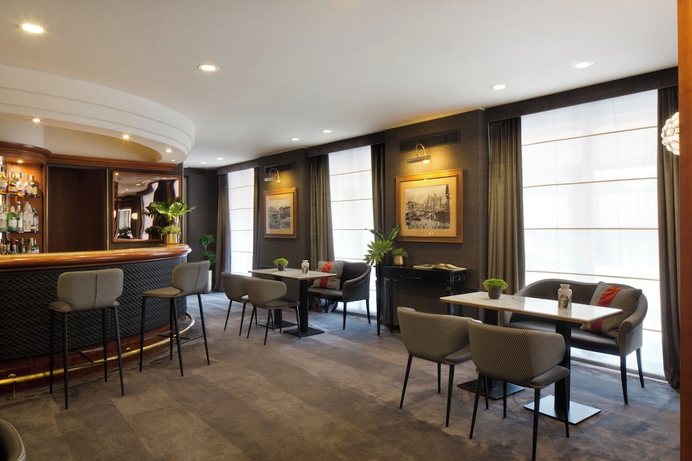 Starhotels Tourist — Restaurant & bars in Milan, Lombardy