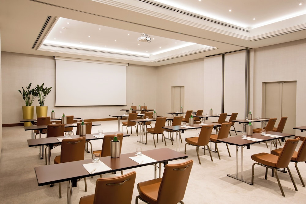 Starhotels Tourist — Hotel building in Milan, Lombardy
