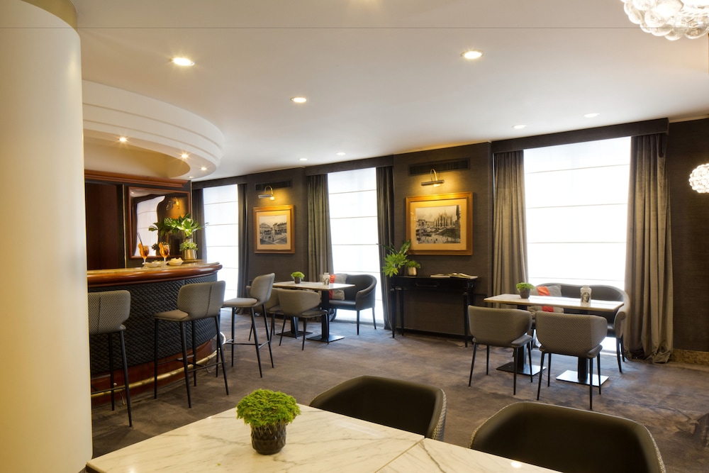 Starhotels Tourist — Restaurant & bars in Milan, Lombardy