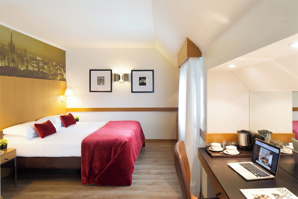 Starhotels Tourist — Hotel rooms in Milan, Lombardy