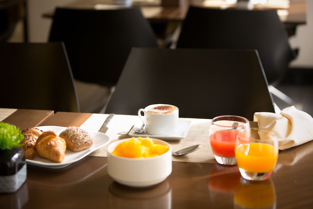 Starhotels Tourist — Restaurant & bars in Milan, Lombardy