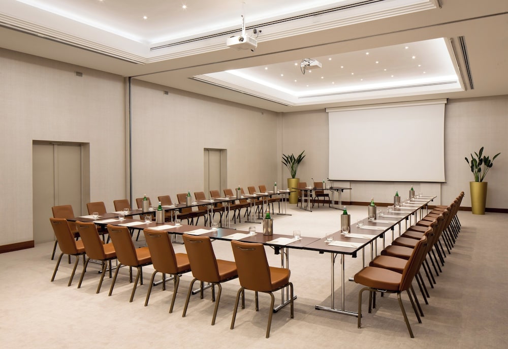Starhotels Tourist — Hotel building in Milan, Lombardy