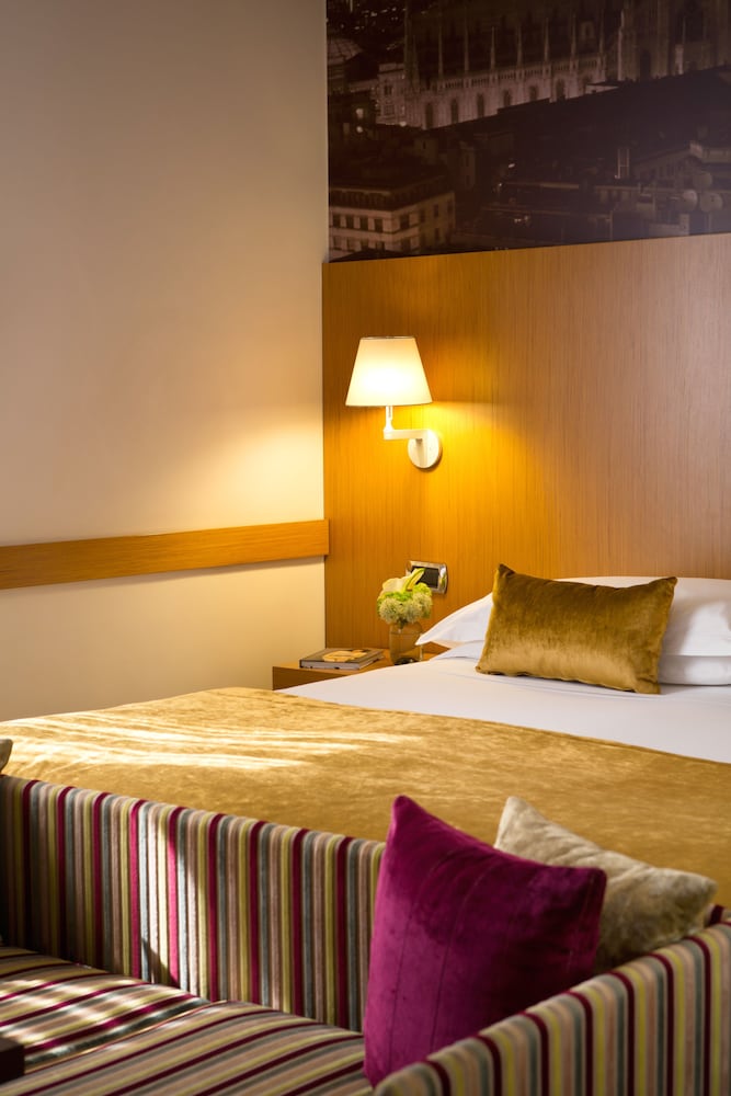 Starhotels Tourist — Hotel rooms in Milan, Lombardy