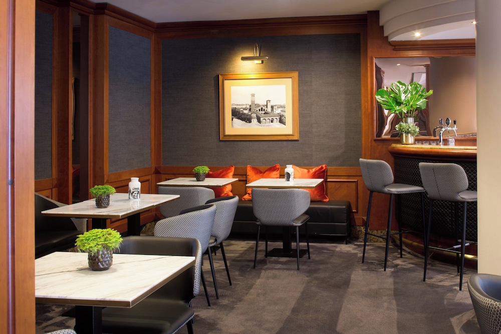 Starhotels Tourist — Restaurant & bars in Milan, Lombardy