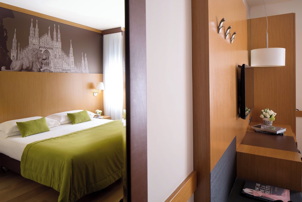 Starhotels Tourist — Hotel rooms in Milan, Lombardy