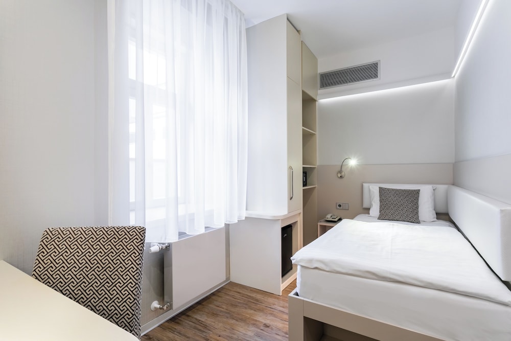 Hotel Ametyst — Hotel rooms in Prague, Prague