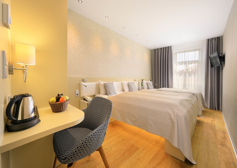 Hotel Ametyst — Hotel rooms in Prague, Prague