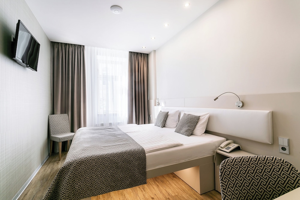 Hotel Ametyst — Hotel rooms in Prague, Prague