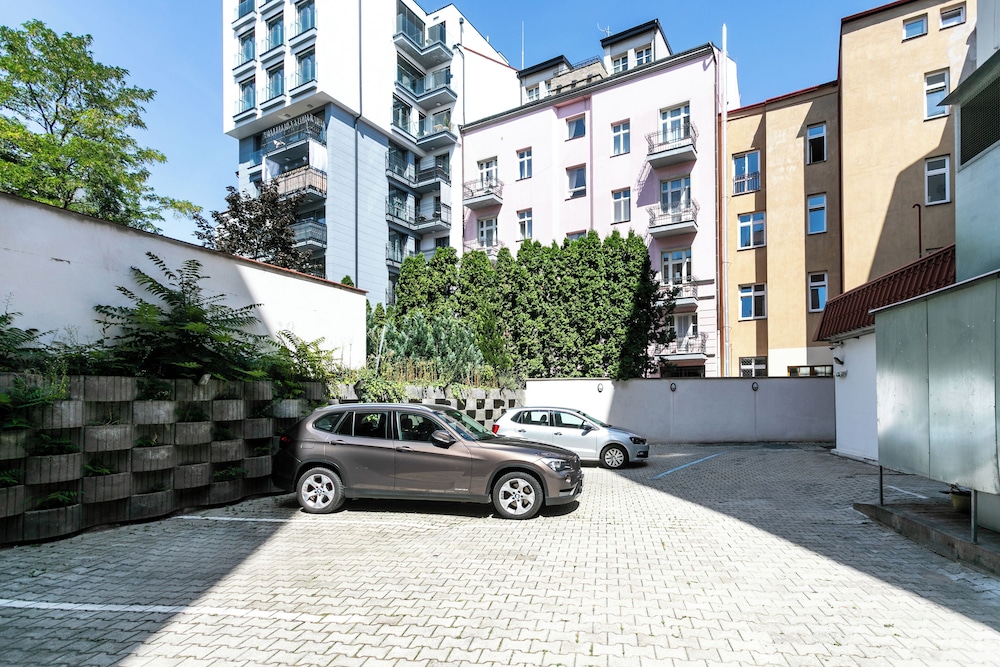 Hotel Ametyst — Hotel building in Prague, Prague