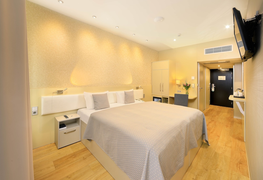 Hotel Ametyst — Hotel rooms in Prague, Prague