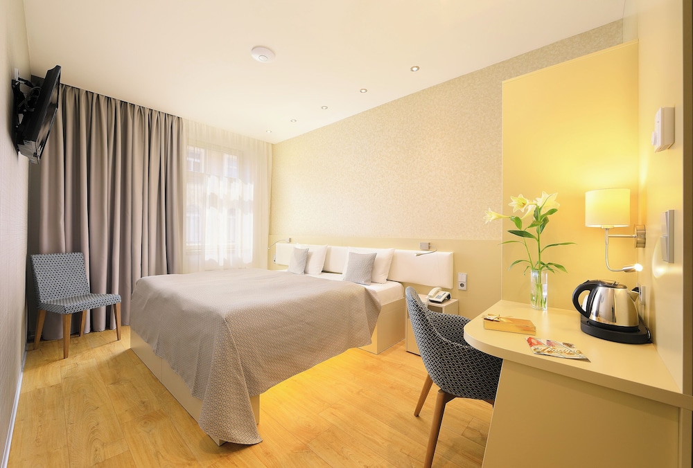 Hotel Ametyst — Hotel rooms in Prague, Prague