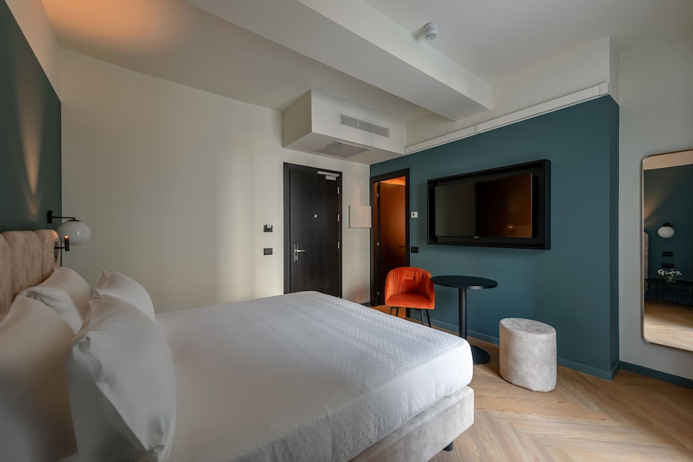 Hotel Tocq — Hotel rooms in Milan, Lombardy