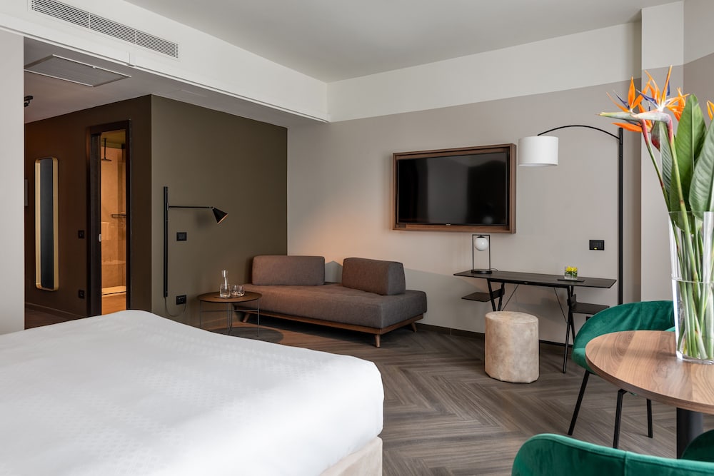 Hotel Tocq — Hotel rooms in Milan, Lombardy