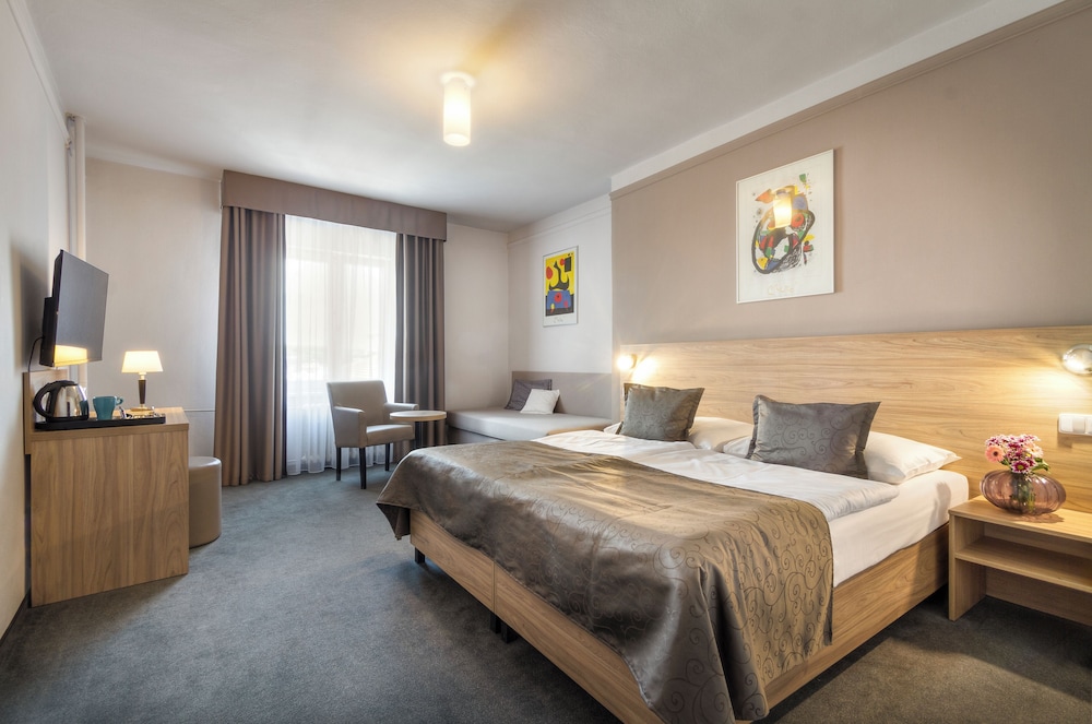 Atlantic Hotel — Hotel rooms in Prague, Prague