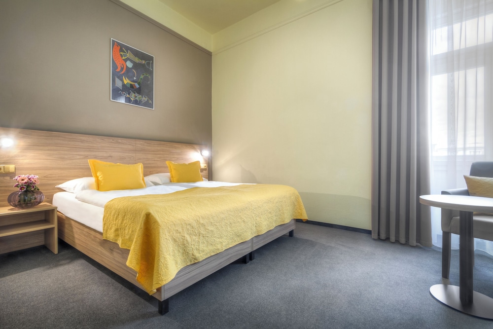 Atlantic Hotel — Hotel rooms in Prague, Prague
