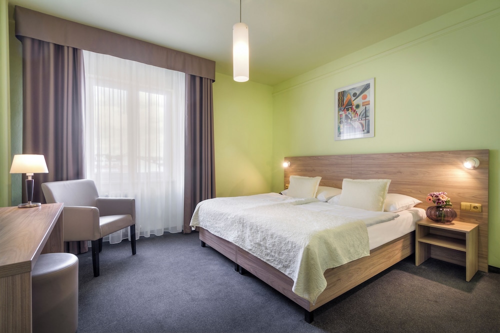 Atlantic Hotel — Hotel rooms in Prague, Prague