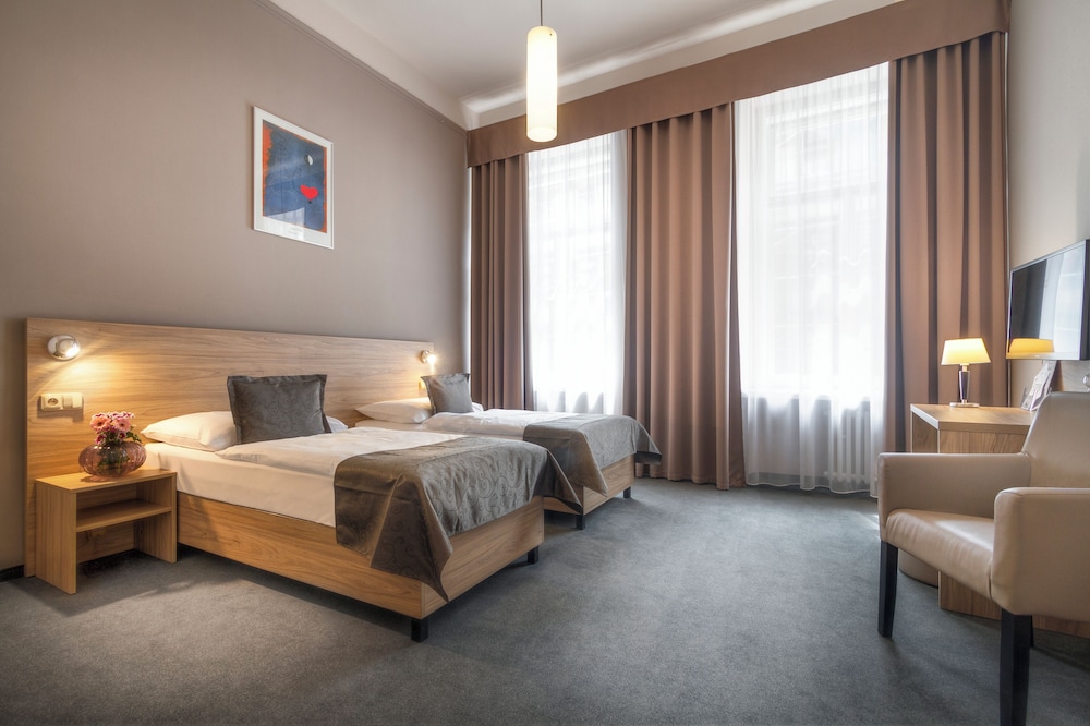 Atlantic Hotel — Hotel rooms in Prague, Prague