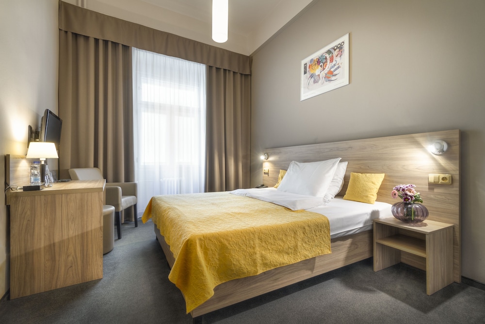 Atlantic Hotel — Hotel rooms in Prague, Prague