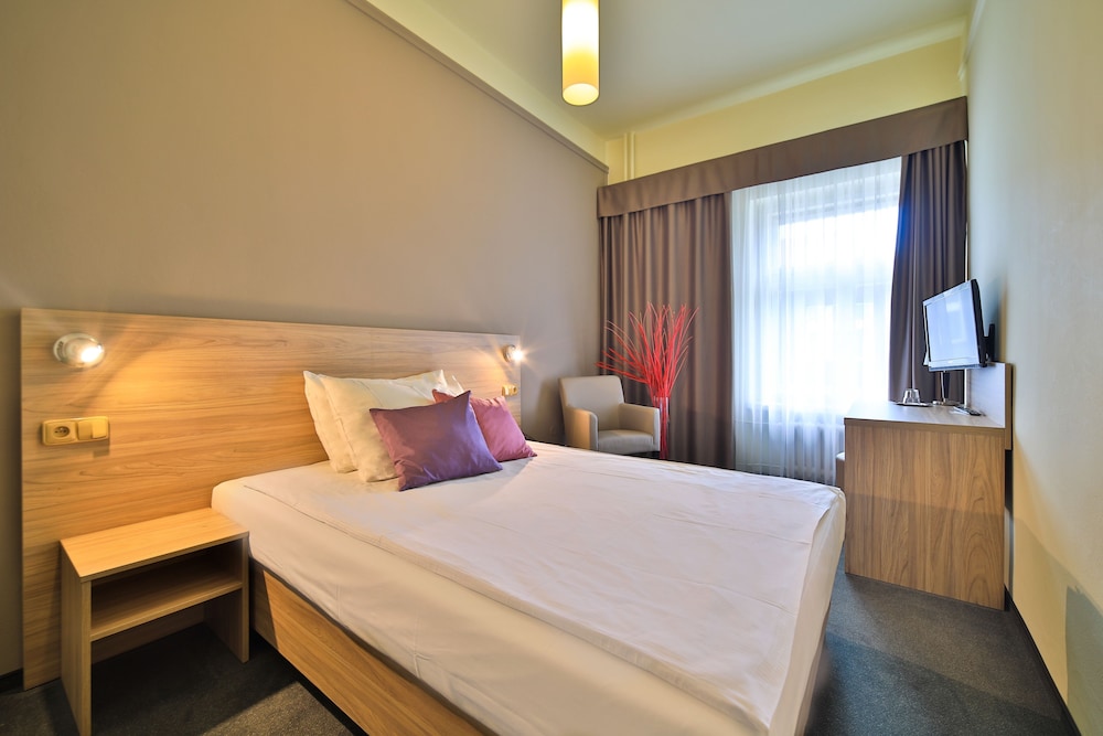 Atlantic Hotel — Hotel rooms in Prague, Prague