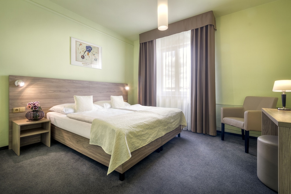Atlantic Hotel — Hotel rooms in Prague, Prague