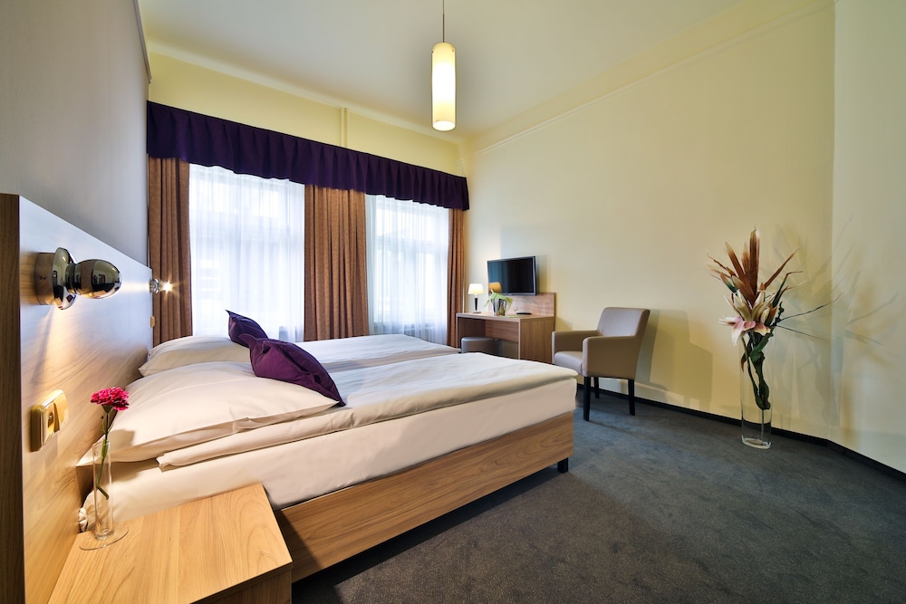 Atlantic Hotel — Hotel rooms in Prague, Prague