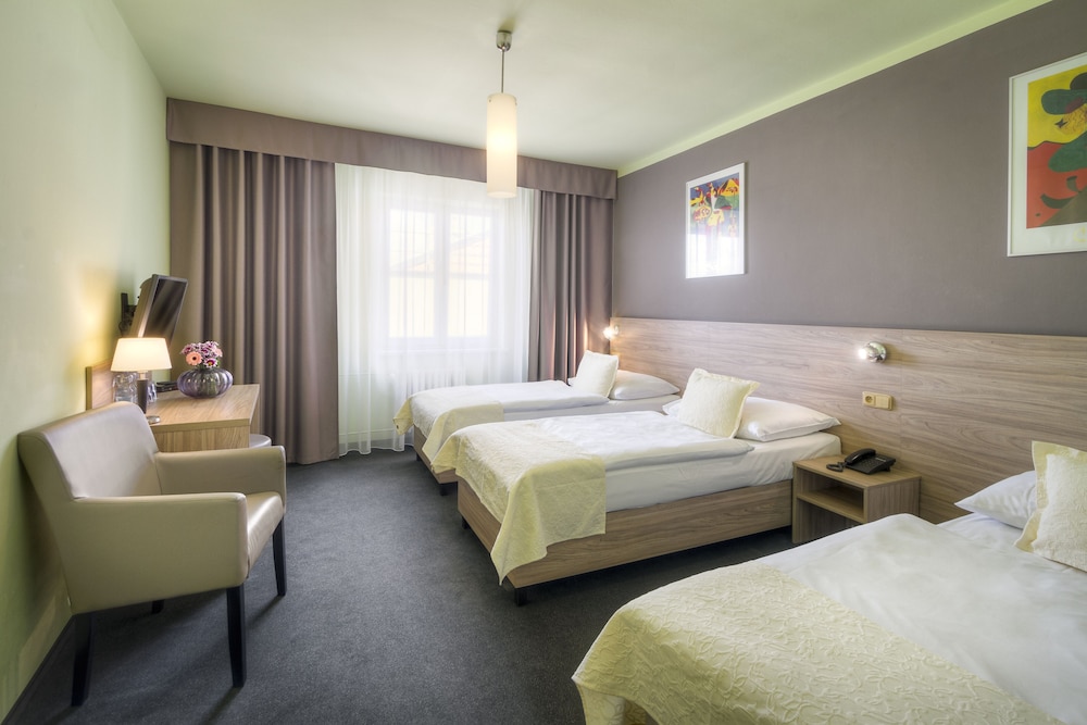 Atlantic Hotel — Hotel rooms in Prague, Prague