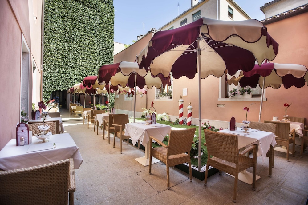 Hotel ai Mori d'Oriente — Restaurant & bars in Venice, Veneto