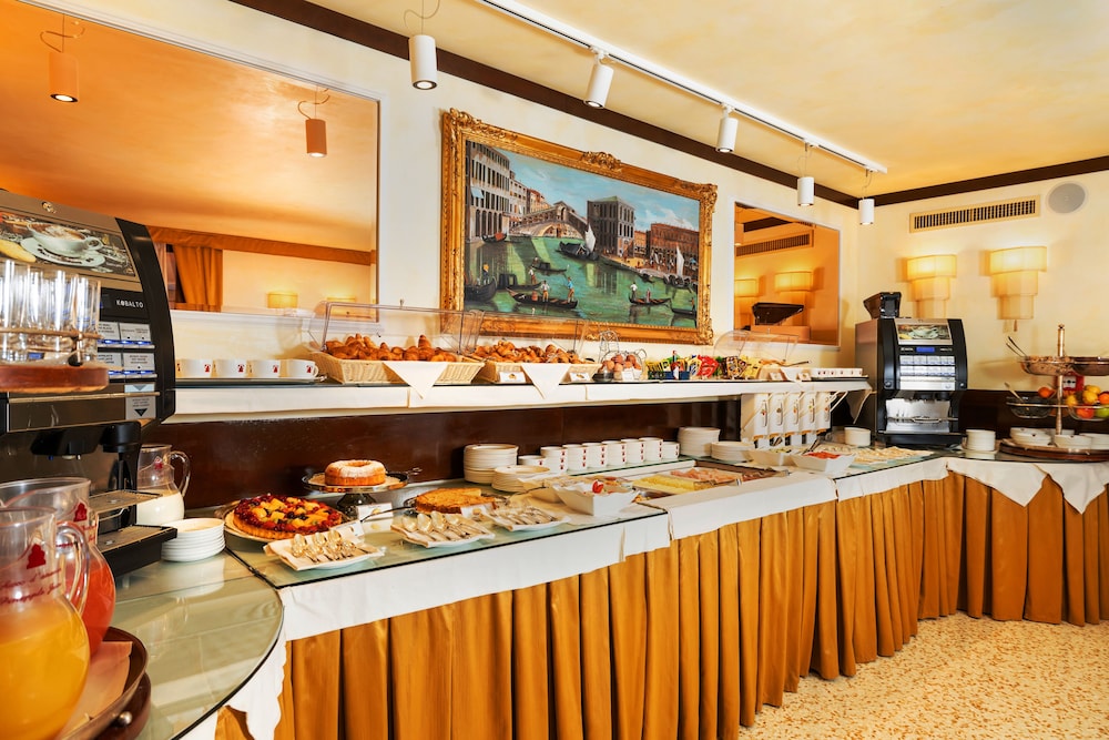 Hotel ai Mori d'Oriente — Restaurant & bars in Venice, Veneto