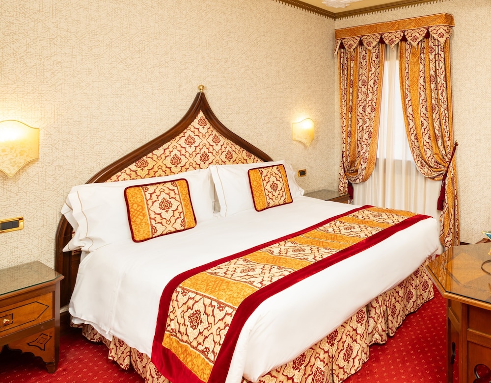 Hotel ai Mori d'Oriente — Hotel rooms in Venice, Veneto