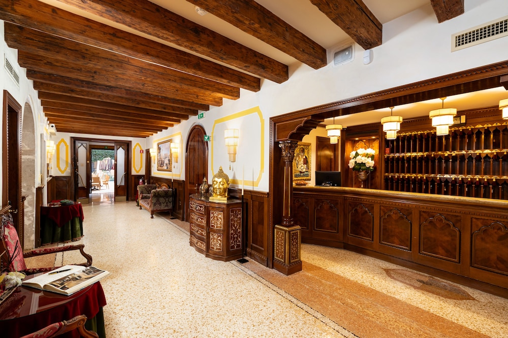 Hotel ai Mori d'Oriente — Hotel building in Venice, Veneto