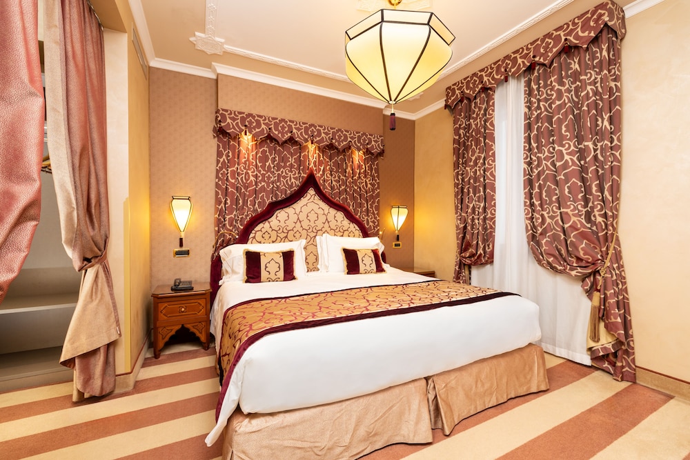 Hotel ai Mori d'Oriente — Hotel rooms in Venice, Veneto