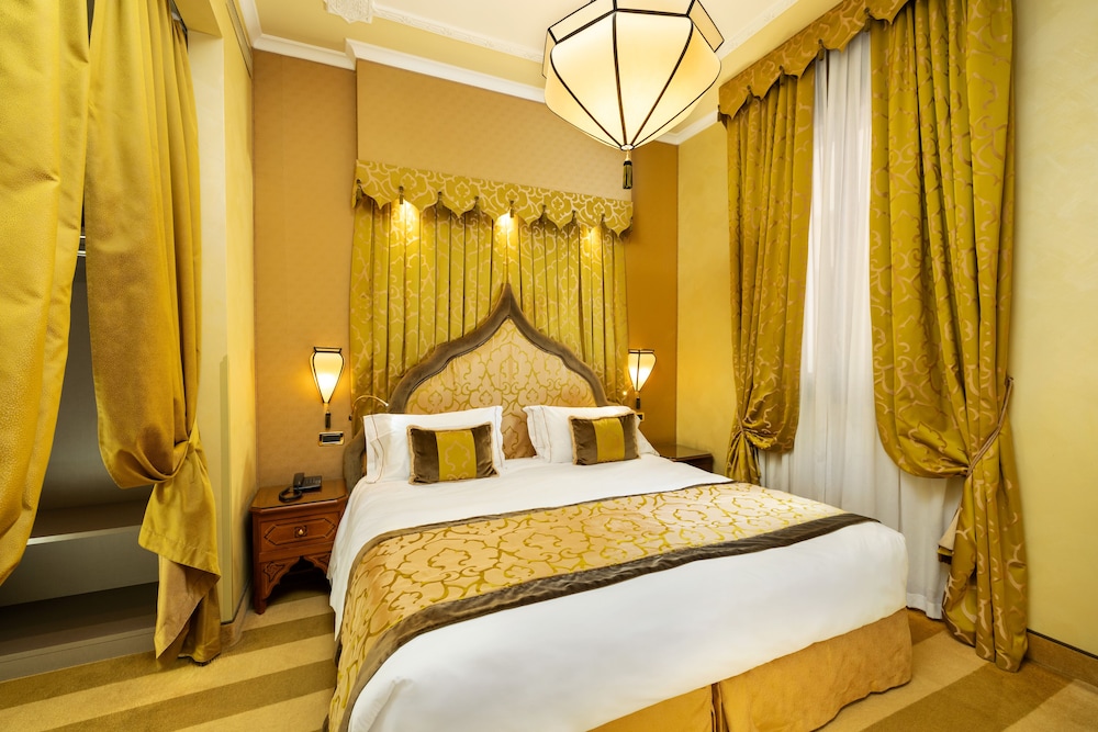 Hotel ai Mori d'Oriente — Hotel rooms in Venice, Veneto
