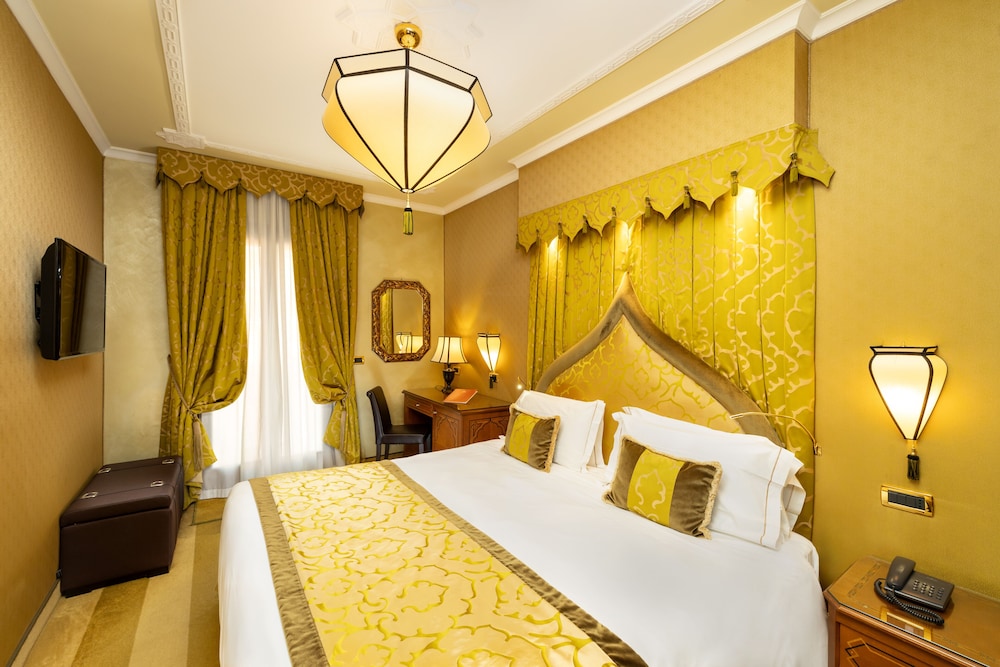 Hotel ai Mori d'Oriente — Hotel rooms in Venice, Veneto