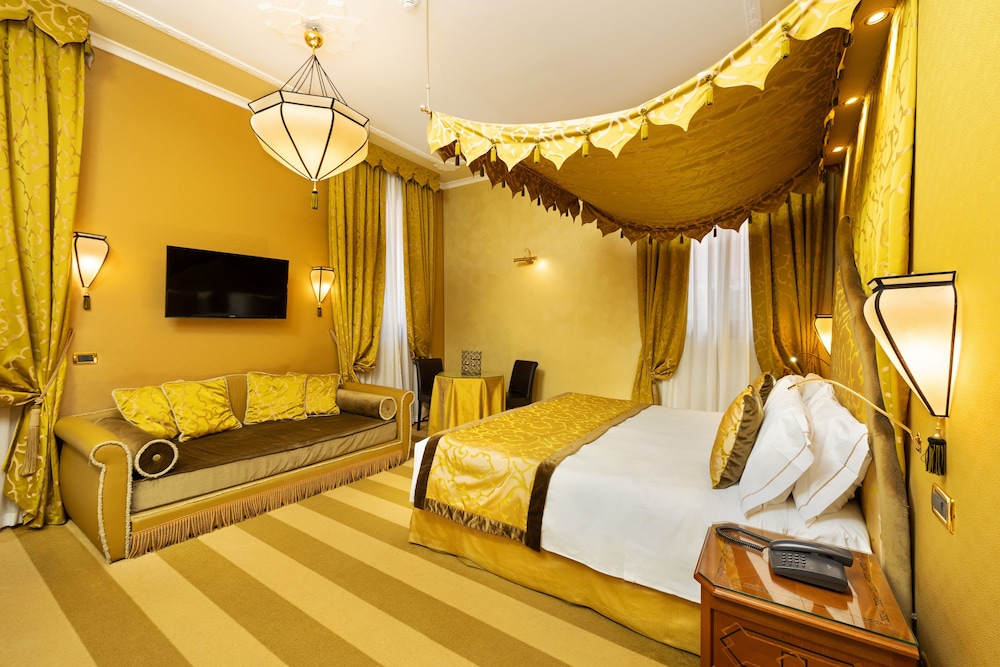 Hotel ai Mori d'Oriente — Hotel rooms in Venice, Veneto
