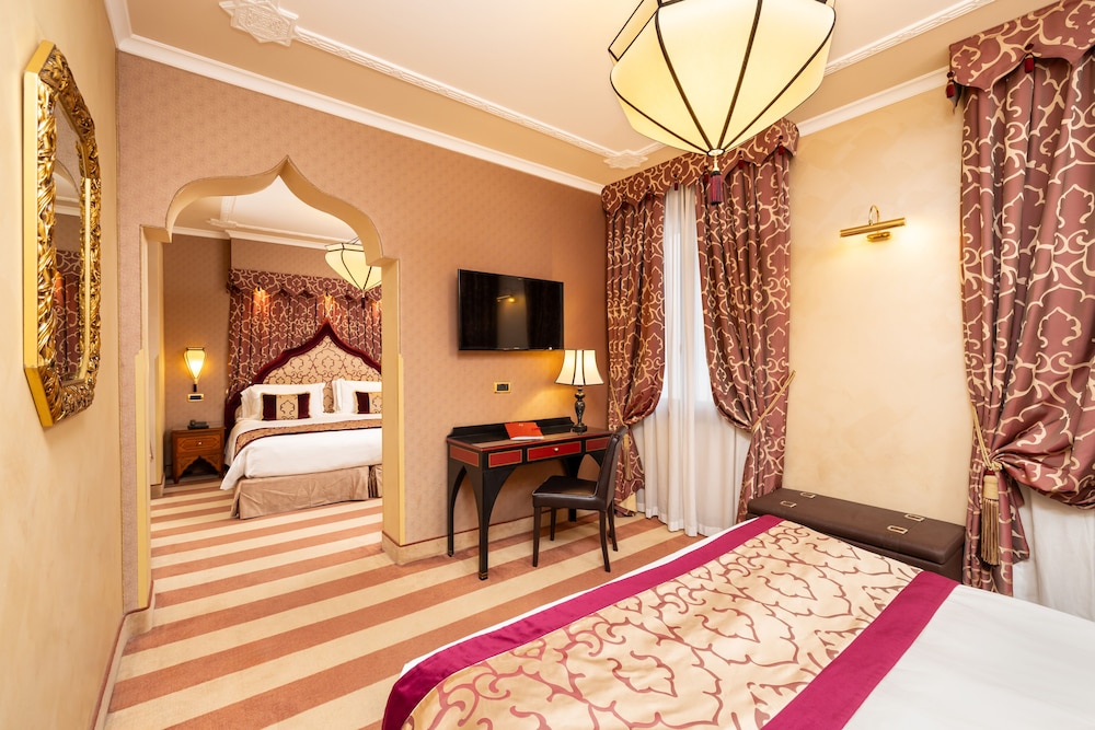 Hotel ai Mori d'Oriente — Hotel rooms in Venice, Veneto