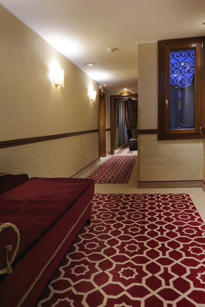 Hotel ai Mori d'Oriente — Hotel rooms in Venice, Veneto