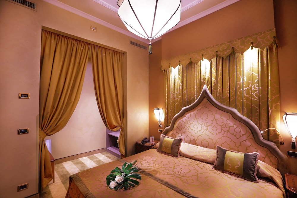 Hotel ai Mori d'Oriente — Hotel rooms in Venice, Veneto