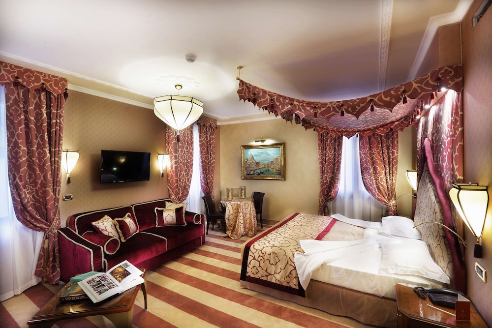 Hotel ai Mori d'Oriente — Hotel rooms in Venice, Veneto