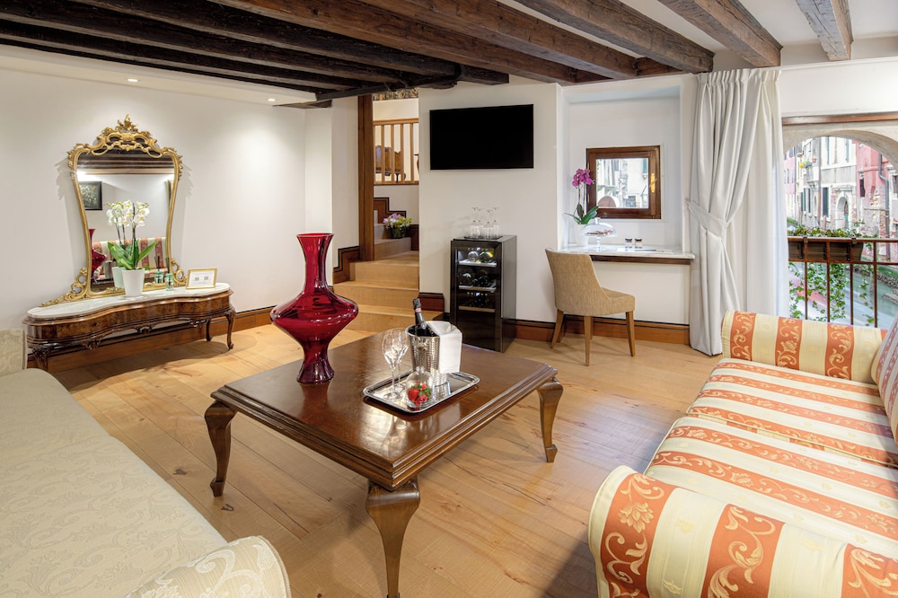 All’Angelo Art Hotel — Hotel rooms in Venice, Veneto