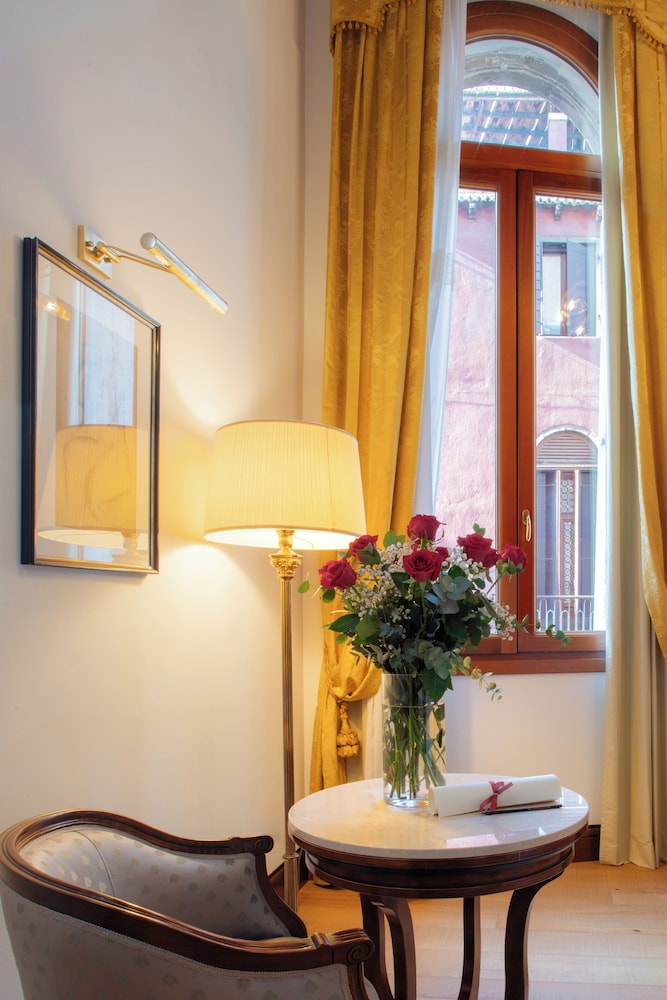 All’Angelo Art Hotel — Hotel rooms in Venice, Veneto