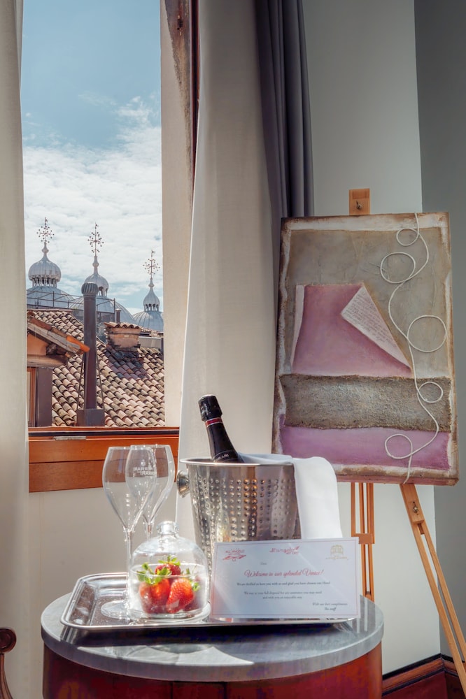 All’Angelo Art Hotel — Hotel rooms in Venice, Veneto