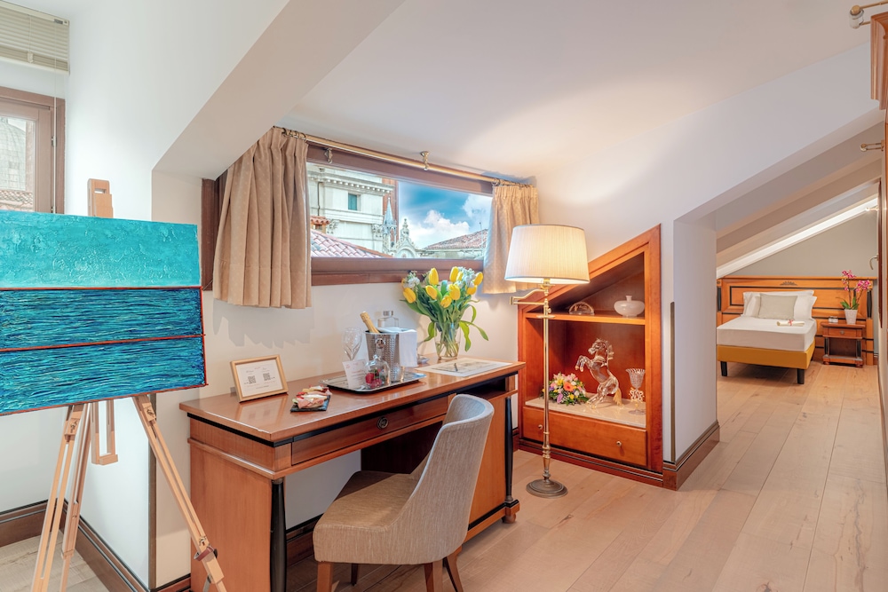 All’Angelo Art Hotel — Hotel rooms in Venice, Veneto