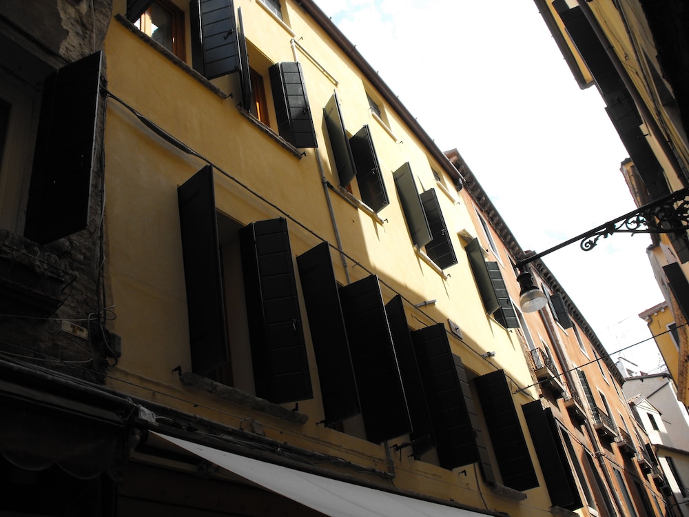 Hotel Montecarlo — Hotel building in Venice, Veneto
